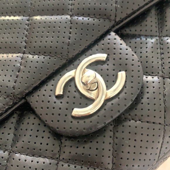 SOLD⛔️elsewhere! 🖤CHANEL - Picture 7 of 12